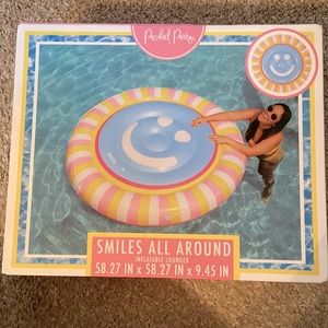 Packed Party Extra Large 58 inch 'Smiles All Around' Inflatable Pool Float